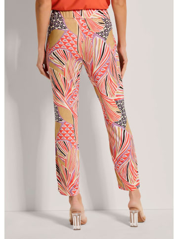 MADELEINE Farbige Schlupfhose mit grafischem Print in blutorange / multicolor