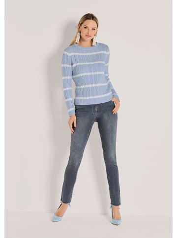 MADELEINE Moderner Baumwollpullover mit Zopfmuster und Ringel-Design in bleu / wollweiß