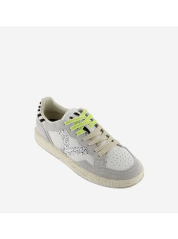 Victoria Sneaker in beige