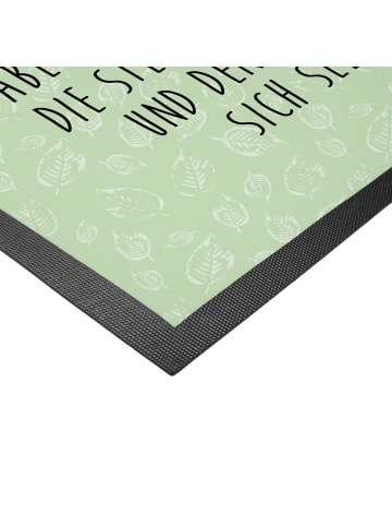 Mr. & Mrs. Panda Schmutzmatte Blume Mohnblume mit Spruch in Blattgrün