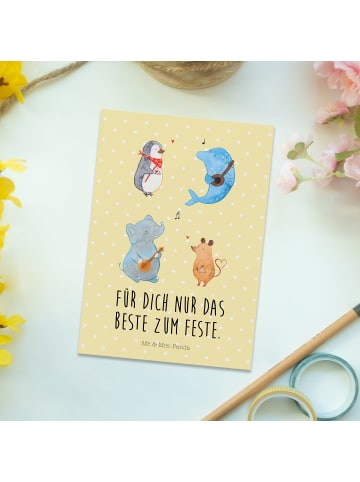 Mr. & Mrs. Panda Postkarte Big Einheit mit Spruch in Gelb Pastell
