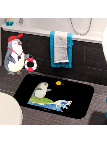 Mr. & Mrs. Panda Badematte Pinguin Surfer ohne Spruch in Schwarz