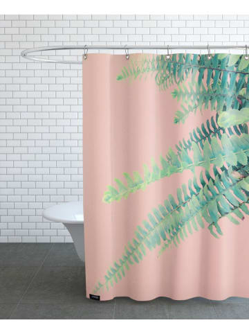 Juniqe Duschvorhang "Ferns on Blush Prints" in Grün & Rosa