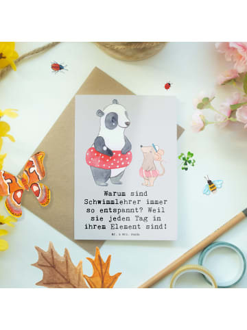 Mr. & Mrs. Panda Spruchkarte Entspannte Schwimmlehrer mit Spruch in Grau Pastell