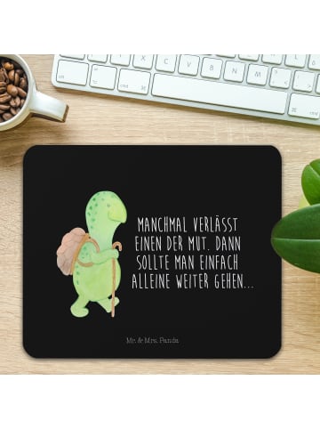 Mr. & Mrs. Panda Mauspad Schildkröte Wanderer mit Spruch in Schwarz
