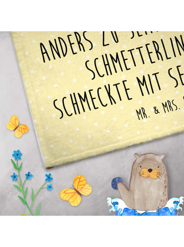 Mr. & Mrs. Panda Handtuch Schmetterling Zitronenfalter mit Spruch in Gelb Pastell