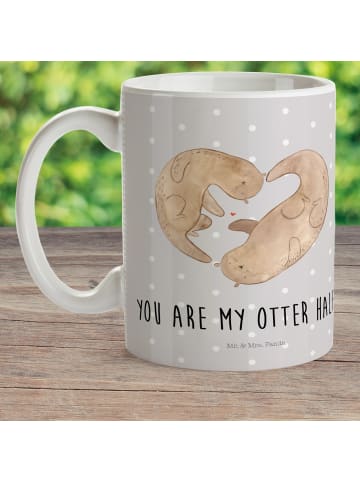 Mr. & Mrs. Panda Camping Tasse Otter Herz mit Spruch in Grau Pastell