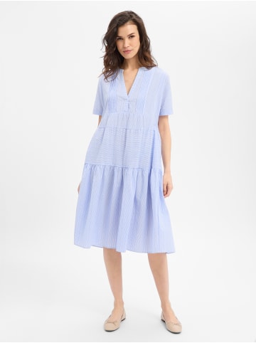 Marie Lund Stufenkleid in hellblau weiß - 0001