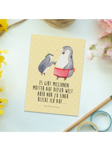 Mr. & Mrs. Panda Postkarte Pinguin mit Kind mit Spruch in Gelb Pastell