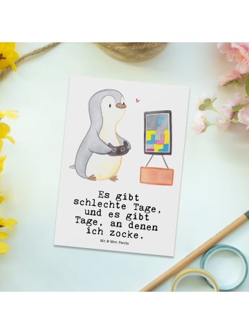 Mr. & Mrs. Panda Postkarte Pinguin Zocken mit Spruch in Weiß