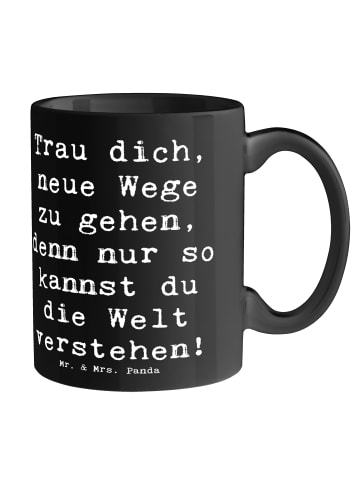 Mr. & Mrs. Panda Kaffeepott Spruch Unbekannte Orte erkunden mit ... in Schwarz