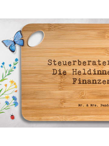 Mr. & Mrs. Panda Vesperbrettchen Spruch Steuerberaterin Heldin m... in Braun