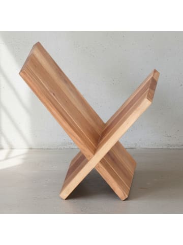 KADIMA DESIGN Zeitungsständer MUMBAI Massivholz X-Form 31 cm in Akazie