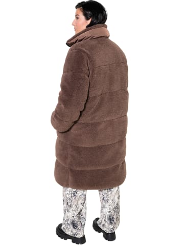 Studio Untold Mantel in dunkelbraun