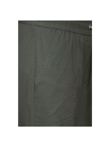 Cecil Capri in cool khaki