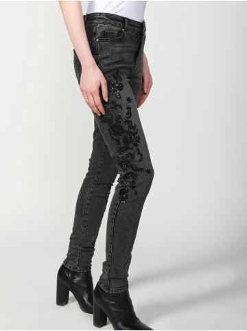 KOROSHI LANGE JEANS SCHMALE HOSE in Schwarzer Denim