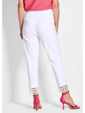GOLDNER Schlupfhose Freizeithose LOUISA mit Spitzenabschluss in weiß