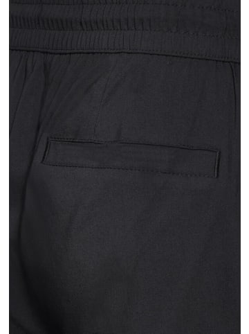 Cecil Capri in Black