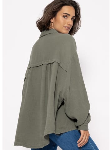 SASSYCLASSY Ultra Oversize Musselin-Blusenhemd kürzere Variante in Khaki