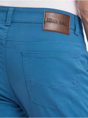 Andrew James Hose in blau