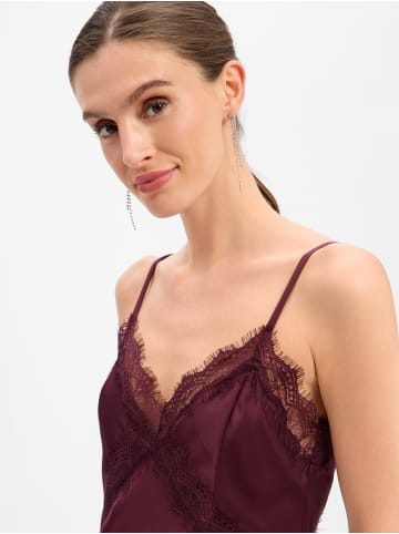 Marie Lund Satinkleid in aubergine - 0002