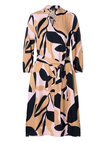 More & More Satinkleid in abstract leaves print