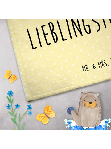 Mr. & Mrs. Panda Handtuch Fuchs Mama mit Spruch in Gelb Pastell