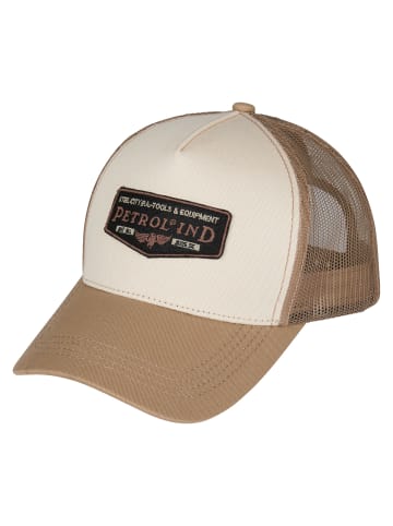 Petrol Industries Trucker Cap mit Badge Steeltrail in Weiß