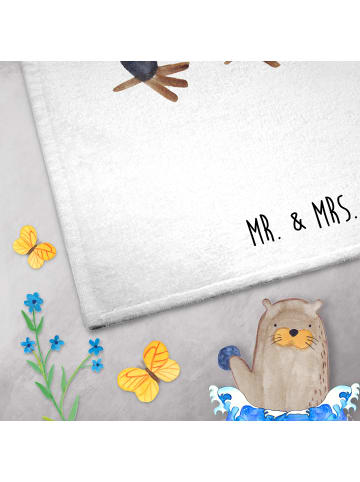 Mr. & Mrs. Panda Handtuch Pinguin umarmen ohne Spruch in Weiß