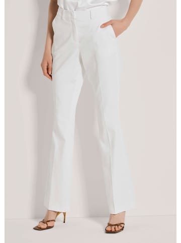 MADELEINE Leicht ausgestellte Bügelfalten-Hose in weiß