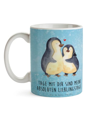 Mr. & Mrs. Panda Kaffeebecher Pinguin umarmen mit Spruch in Eisblau