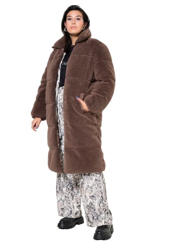 Studio Untold Mantel in dunkelbraun