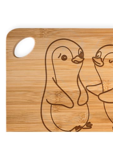 Mr. & Mrs. Panda Schneidebrett Pinguine trösten ohne Spruch in Braun