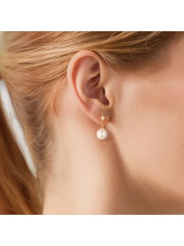 Yokoamii Ohrringe aus Messing mit Zirkonia und Muschelkernperle in gelbgold