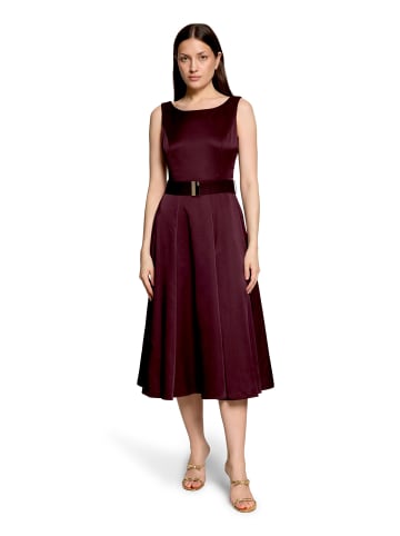 Vera Mont Cocktailkleid mit Gürtel in Strong Aubergine