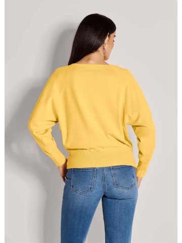 MADELEINE Basic Strickpullover mit Fledermausärmeln in goldgelb / melange