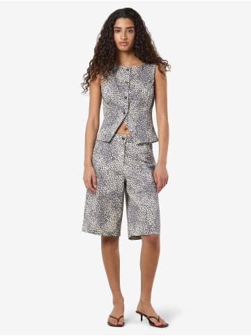 Noisy may Weste in Winter White