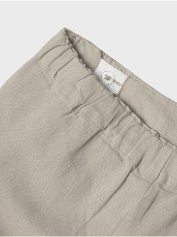 name it Bermuda Shorts mit elastischem Bund und Bindegürtel in Creme