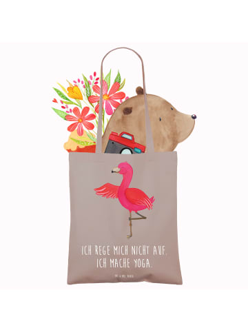 Mr. & Mrs. Panda Tragetasche Flamingo Yoga mit Spruch in Braun Pastell