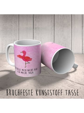 Mr. & Mrs. Panda Kindertasse Flamingo Yoga mit Spruch in Aquarell Pink