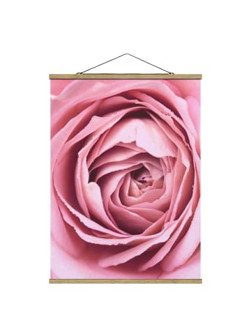 WALLART Stoffbild mit Posterleisten - Rosa Rosenblüte in Rosa