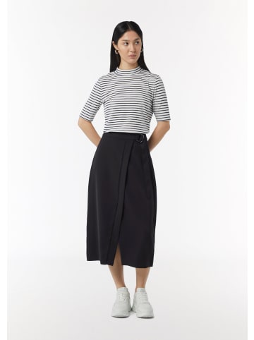 comma Rock in 5976_navy