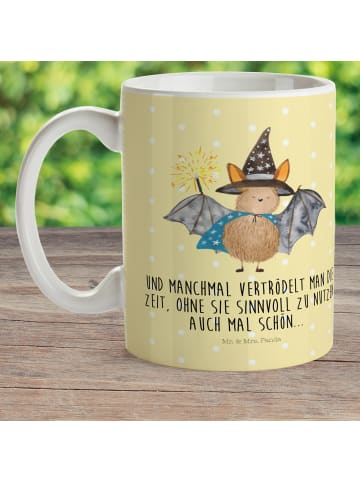 Mr. & Mrs. Panda Kindertasse Fledermaus Zauberer mit Spruch in Gelb Pastell