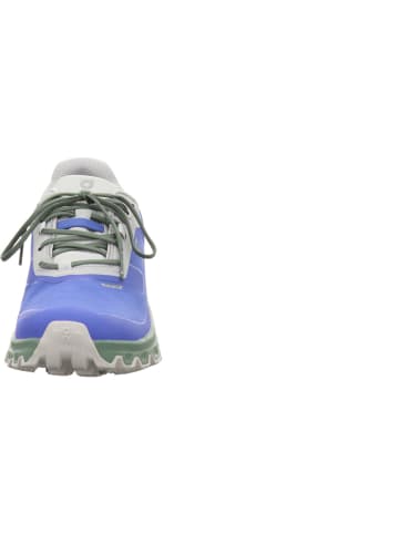 On Wanderschuh in blau