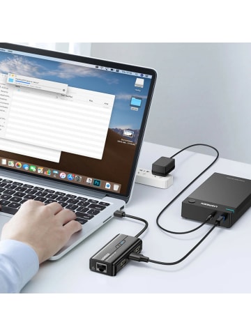 Ugreen Adapter HUB in Schwarz USB-A auf EthernetRJ45) und Netzwerkadapter in Schwarz