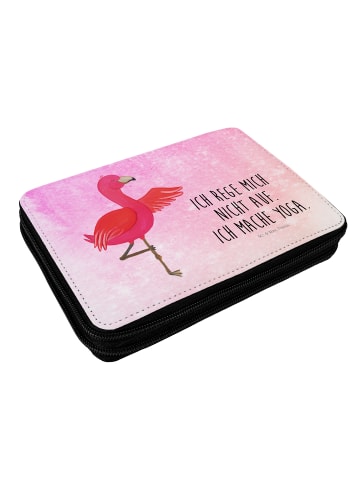 Mr. & Mrs. Panda Federmappe Flamingo Yoga mit Spruch in Aquarell Pink