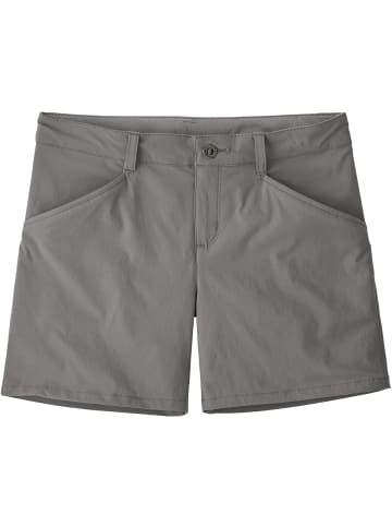 Patagonia W QUANDARY SHORTS in Steingrau