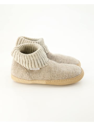 Geschlossene Hausschuhe in Beige