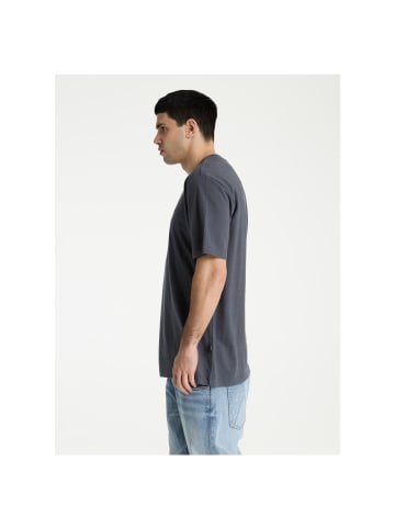 CHASIN' T-Shirt in Iron Gate