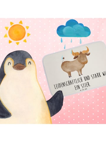 Mr. & Mrs. Panda Badezimmerteppich Sternzeichen Stier mit Spruch in Weiß